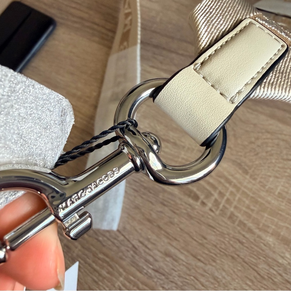 New Marc Jacobs Cream and White Logo Strap - Picture 5 of 9